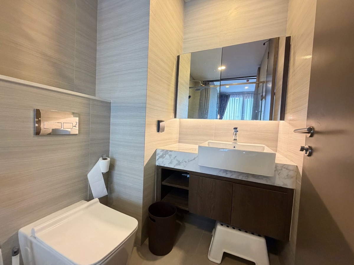 For RentCondoSukhumvit, Asoke, Thonglor : 🤎✨Beautiful, classic, luxurious room, ready to move in, fully furnished, Park Origin Condo Thonglor, 1 bedroom, 1 bathroom, electric curtains, has a bathtub, good location in the heart of Soi Thonglor, convenient travel, with Alphard car to pick up and dr