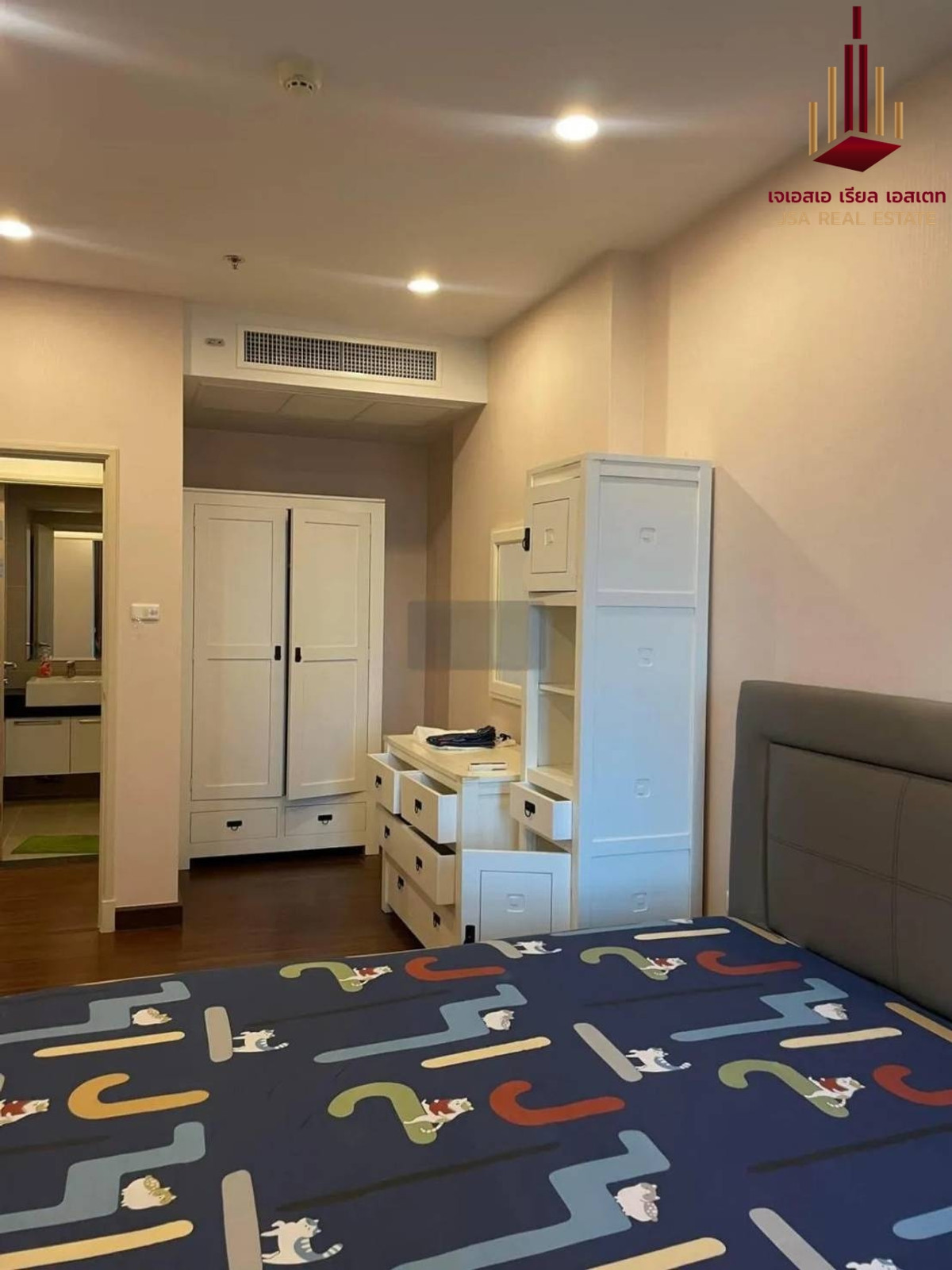 ขายคอนโดสาทร นราธิวาส : ✨ For Sale: Supalai Lite Sathorn-Charoenrat Condo ✨ 💰 Only 3,350,000 THB