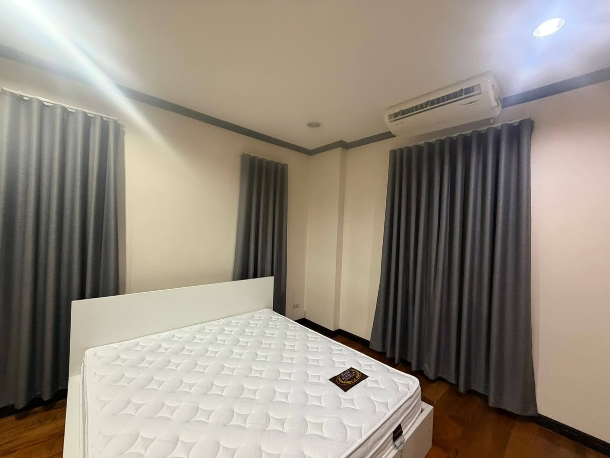 For RentHouseSukhumvit, Asoke, Thonglor : Single House for Rent in Ekkamai Area  Suitable for Residence or Company Registration (SPSEVE1651)