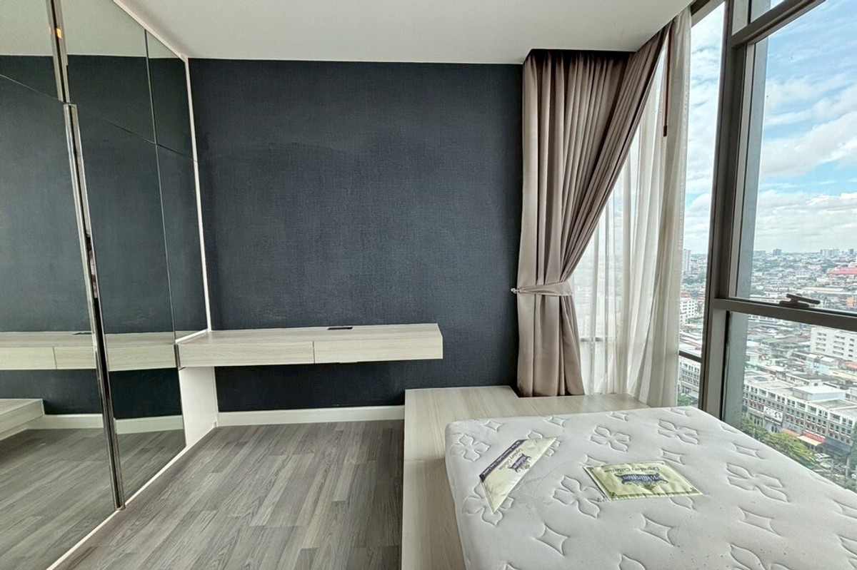 For SaleCondoWongwianyai, Charoennakor : 🔥 For Sale !! corner room, Wide balcony !! 🔥 Code C20221204492..........The Room BTS Wongwian Yai, 2 bedroom, 2 bathroom, high floor 20++, furnished, Special Deal!!📣📣