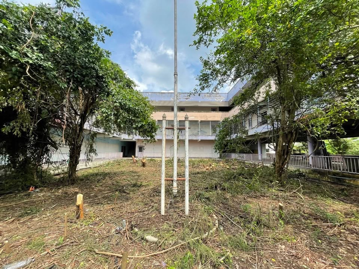 For RentWarehouseBang kae, Phetkasem : Former school building for rent (Bang Waek Road), potential location between Kanchanaphisek Road - Phutthamonthon Sai 2 Road. Opportunity for those looking for a large space to conduct their desired business/project. “The building is ready for use” and ca