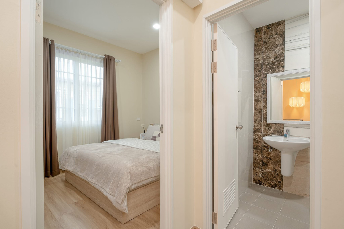 For RentTownhomePathum Thani,Rangsit, Thammasat : Townhouse for rent ✨ Golden Town Future-Rangsit ✨ 3 bedrooms, 2 bathrooms, fully furnished and equipped with appliances.