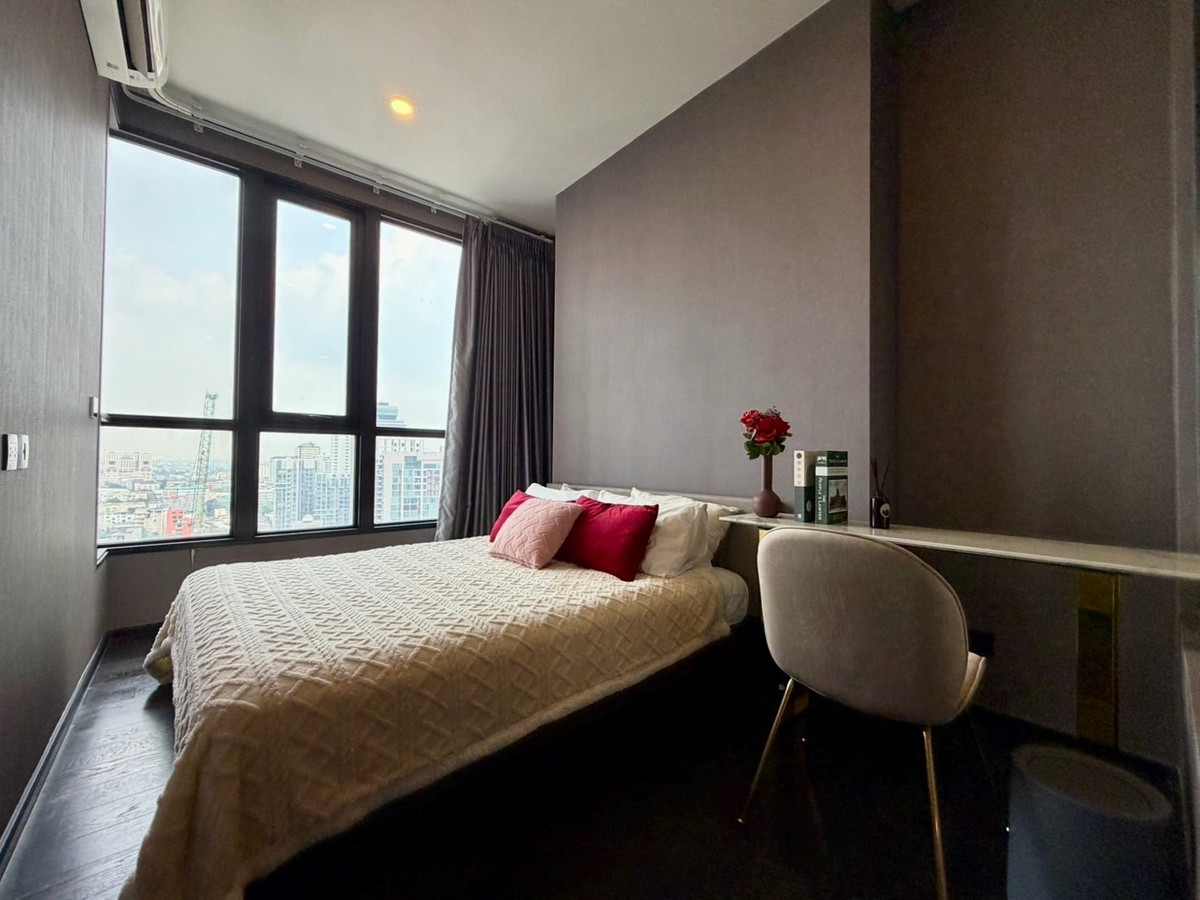 For RentCondoSukhumvit, Asoke, Thonglor : 🤎✨Beautiful, classic, luxurious room, ready to move in, fully furnished, Park Origin Condo Thonglor, 1 bedroom, 1 bathroom, electric curtains, has a bathtub, good location in the heart of Soi Thonglor, convenient travel, with Alphard car to pick up and dr