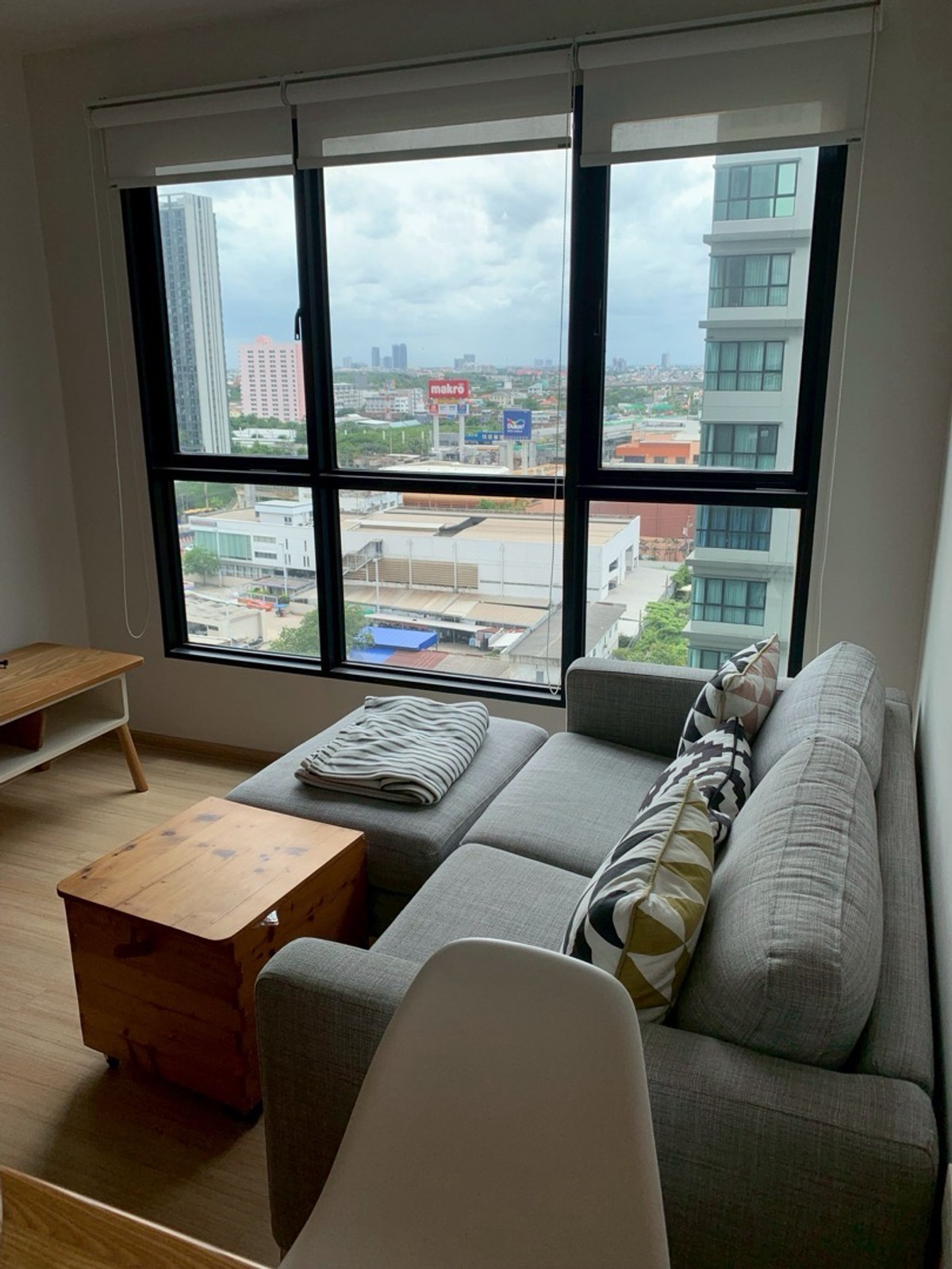 ให้เช่าคอนโดแจ้งวัฒนะ เมืองทอง : 🩷ขาย / เช่า  คอนโด The Base แจ้งวัฒนะ  2 ห้องนอน  1 ห้องน้ำ และห้องครัว สนใจ line @900cqqhk tel 0859114585 🩷
สีเรียบร้อยเหมือนใหม่  ไม่เคยเข้ามาอยู่แบบประจำเลย มีที่นอนทั้ง 2  ห้อง    แอร์เย็น  จะได้กำหนดราคาเช่า 18,000 บาท    ราคาขาย  3.5  ล้านบาท เท่า