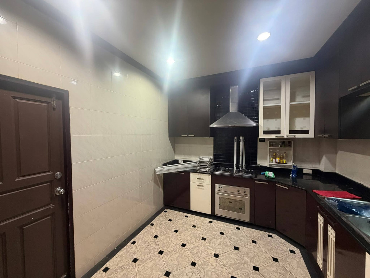 For RentHouseSukhumvit, Asoke, Thonglor : Single House for Rent in Ekkamai Area  Suitable for Residence or Company Registration (SPSEVE1651)