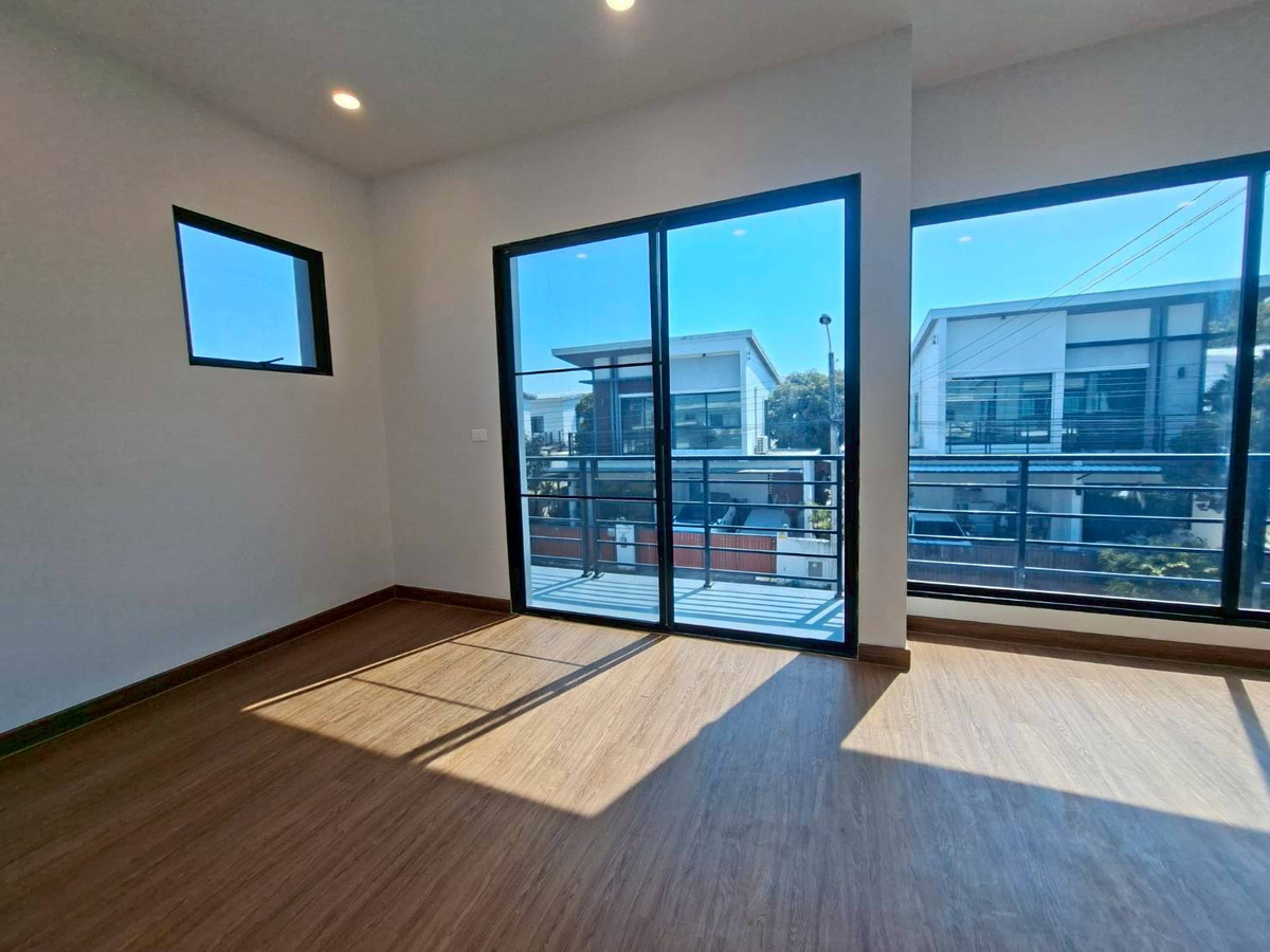 For SaleHouseLadkrabang, Suwannaphum Airport : 2-story detached house for sale, Pruksa We2 Project, On Nut-Rama 9, Soi Chaloem Phrakiat 87, lots of space, ready to move in (N.1980)