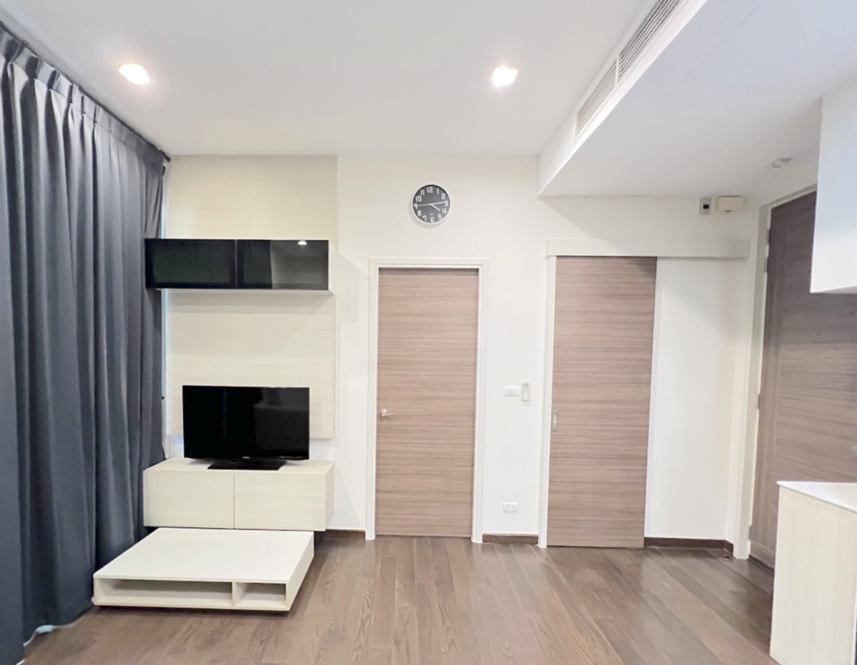 For RentCondoRama9, Petchburi, RCA : 🔥 Urgent rent 🔥 Beautiful room, new, cheapest, corner room, hottest project   Ready to move into the last room. Call 0619824959