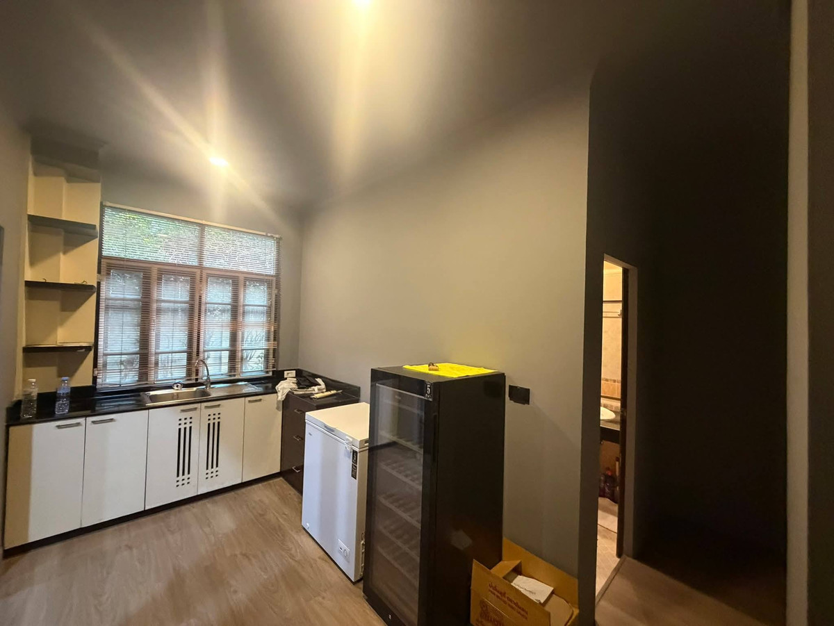 For RentHouseSukhumvit, Asoke, Thonglor : Single House for Rent in Ekkamai Area  Suitable for Residence or Company Registration (SPSEVE1651)