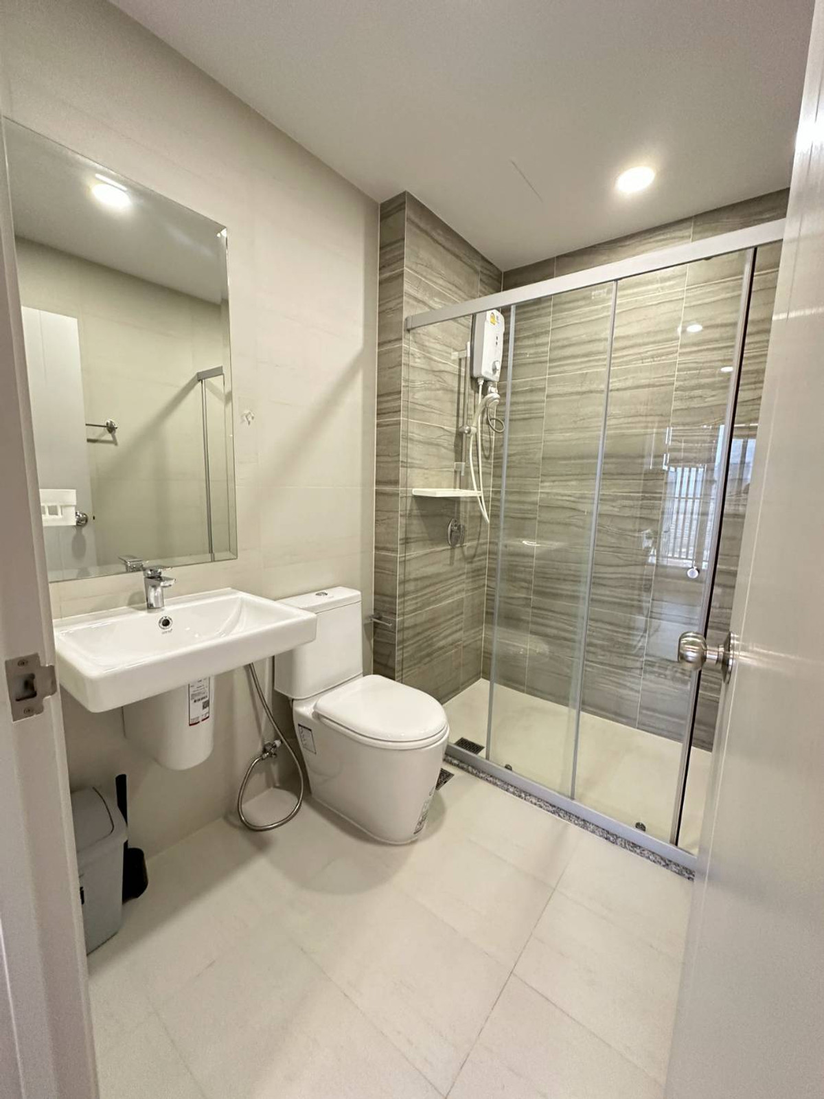 For RentCondoRamkhamhaeng, Hua Mak : ✅ SVR234 ✅ Line : @p2nproperty