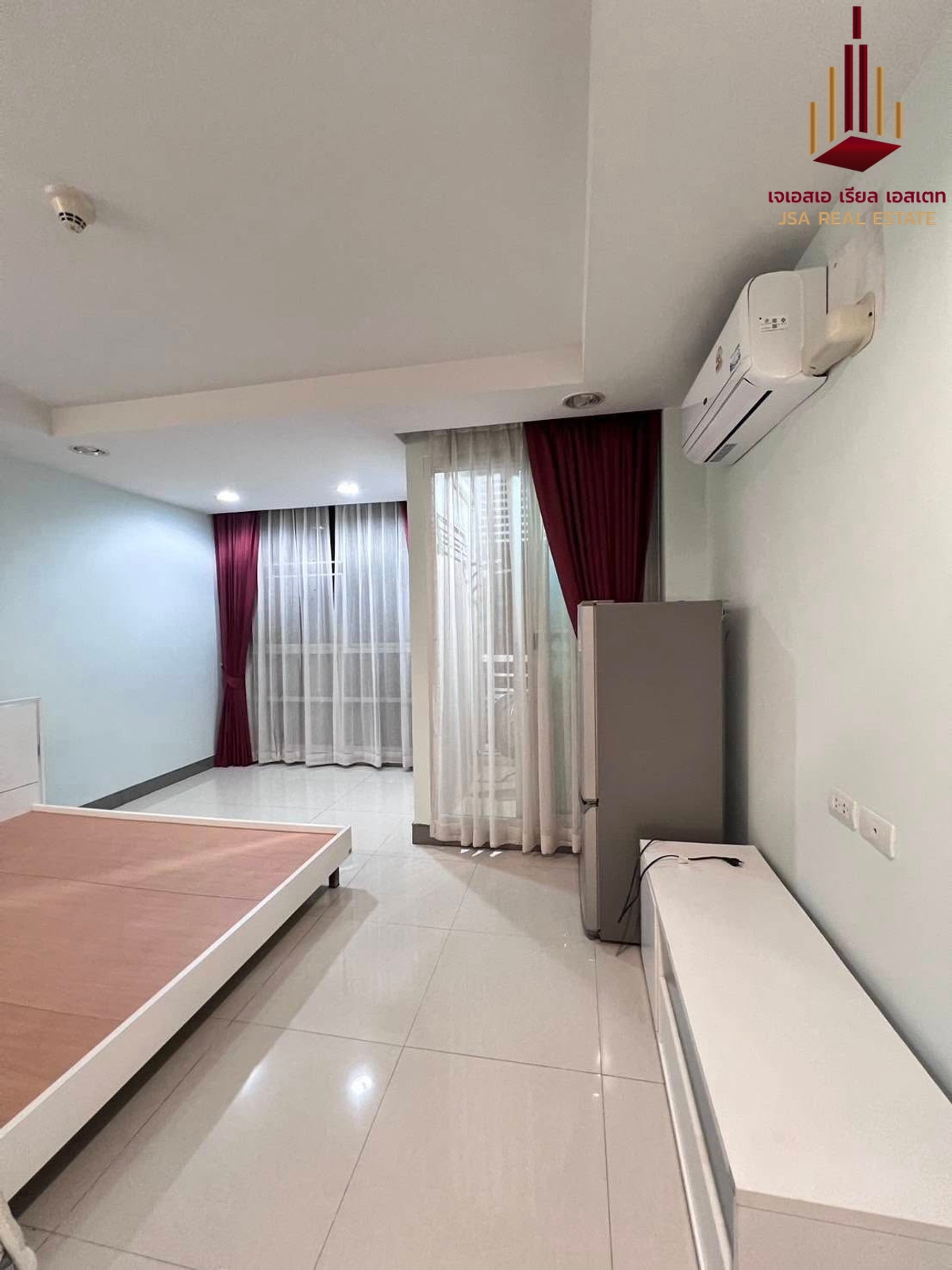 For RentCondoRatchadapisek, Huaikwang, Suttisan : ✨ For Rent: The Kris Extra 4 Condo ✨ 💰 Only 10,000 THB/month