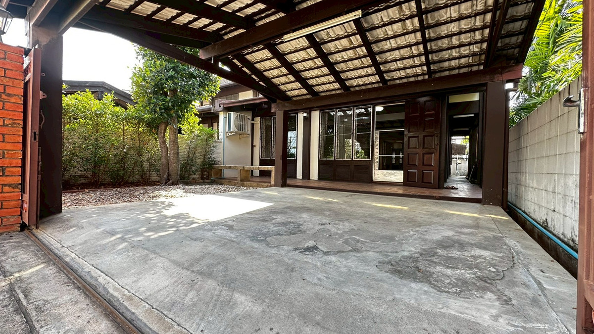 For RentHouseOnnut, Udomsuk : For rent Single house in Sukhumvit 71 Phrakanong pet friendly ( SPSEVE1648  )