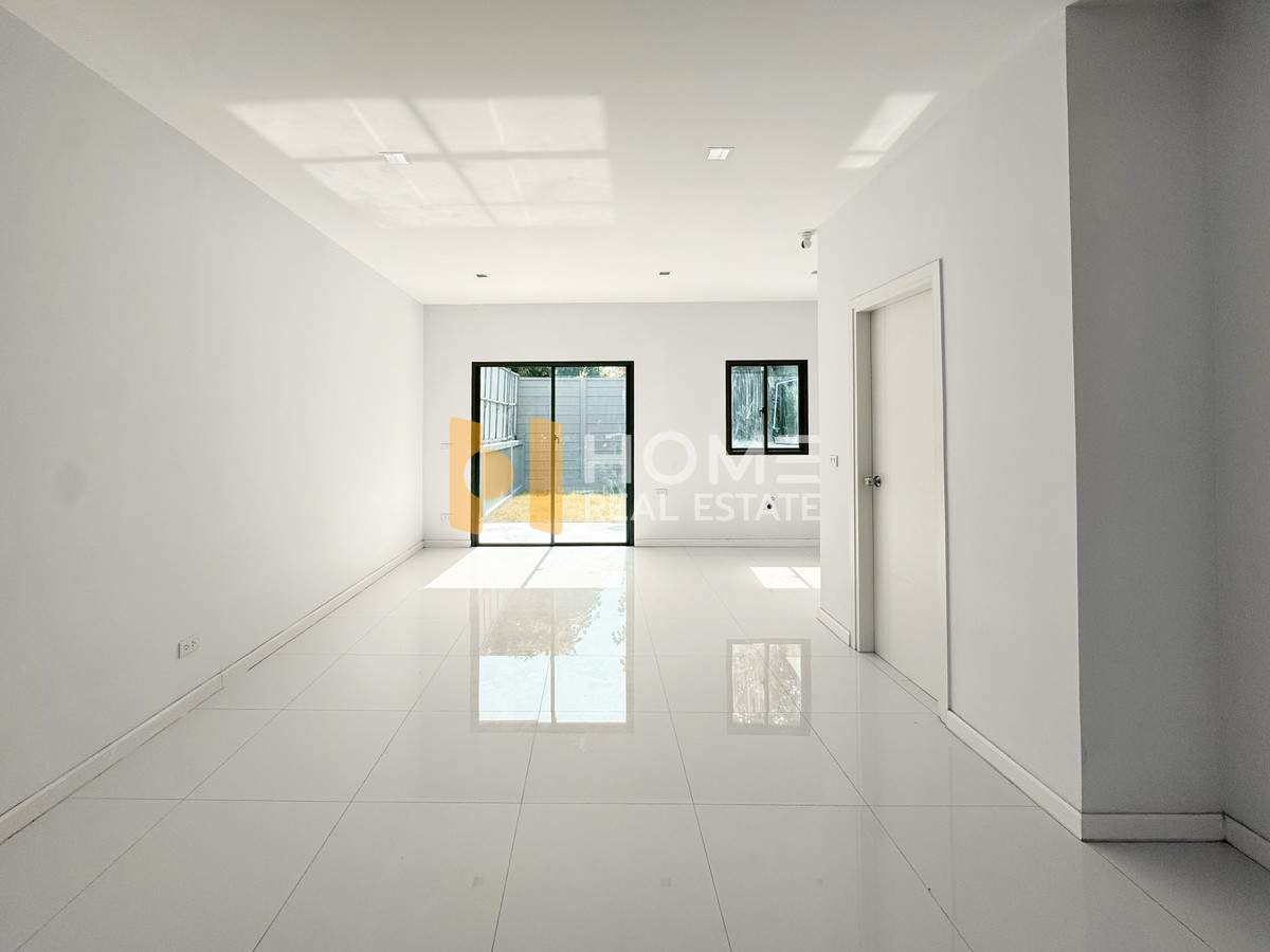 ขายทาวน์โฮมพัฒนาการ ศรีนครินทร์ : ขายด่วน ราคาดีสุดในโครงการ บนที่ดินใหญ่ 28 ตารางวา  🔥 ไอเจ้นท์ พรีเมียม ทาวน์โฮม พัฒนาการ / 3 ห้องนอน (ขาย), Eigen Premium Townhome Pattanakarn / 3 Bedrooms (FOR SALE) FON263