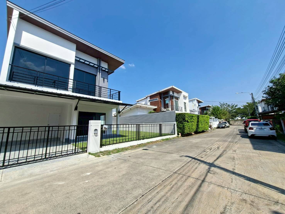 For SaleHouseLadkrabang, Suwannaphum Airport : 2-story detached house for sale, Pruksa We2 Project, On Nut-Rama 9, Soi Chaloem Phrakiat 87, lots of space, ready to move in (N.1980)