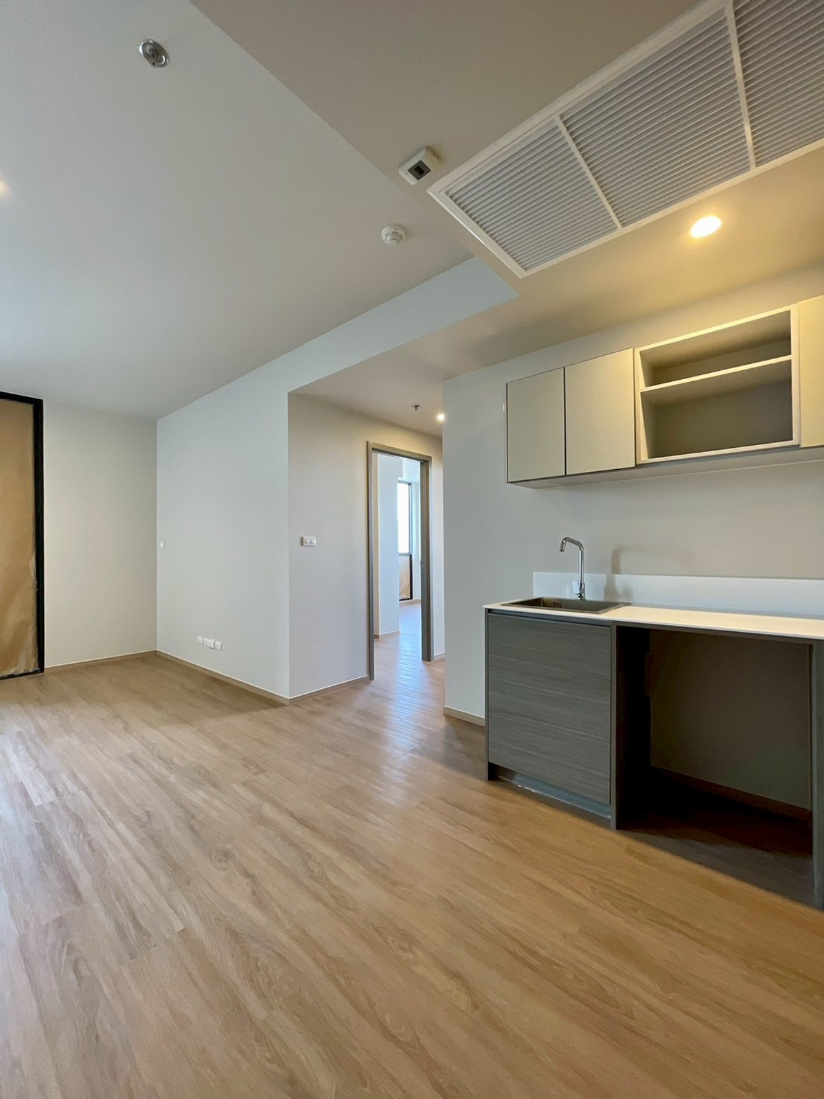 For SaleCondoSathorn, Narathiwat : The Issara Sathorn special price 8.9 million baht (normal price 13 MB)