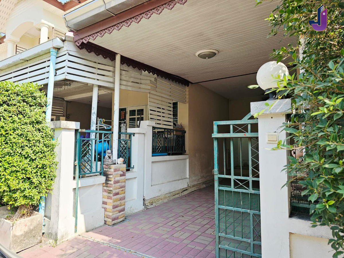 ขายทาวน์โฮมพระราม 5 ราชพฤกษ์ บางกรวย : 🔥 อยากมีบ้าน แต่ไม่อยากผ่อนแพง ต้องอ่านโพสต์นี้! 🔥 ทาวน์โฮมไซส์ใหญ่ โซนราชพฤกษ์–สวนผัก  📌 รหัสทรัพย์  JJ-H225 💥 หลุดมาในราคาเพียง 1.99 ล้านบาท เท่านั้น!