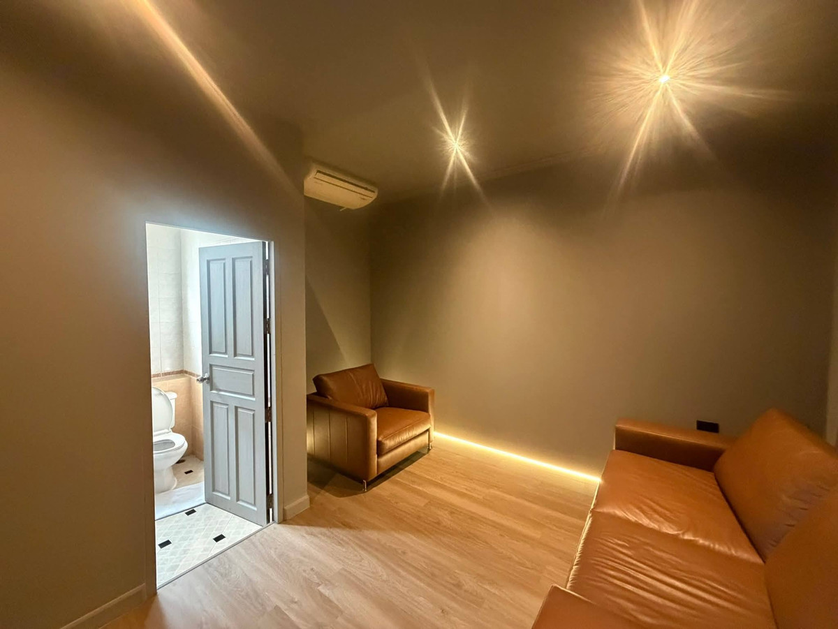 For RentHouseSukhumvit, Asoke, Thonglor : Single House for Rent in Ekkamai Area  Suitable for Residence or Company Registration (SPSEVE1651)