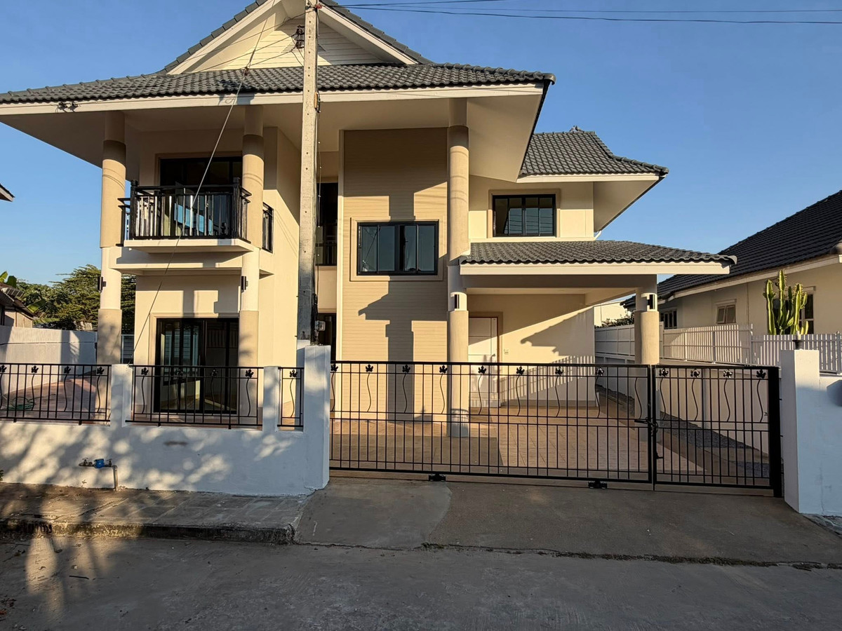 ขายบ้านเชียงใหม่ : บ้านรีโนเวทใหม่ทั้งหลัง พื้นที่ที่ดินกว้างมาก ใกล้แยกรวมโชค พร้อมอยู่ เหมาะทั้ง อยู่อาศัยเอง และซื้อลงทุนปล่อยเช่า