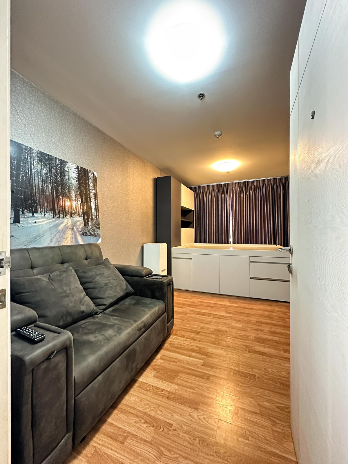 ให้เช่าคอนโดแจ้งวัฒนะ เมืองทอง : คอนโดเดอะทรัสต์ งามวงศ์วาน  ชั้น 29  เดือนละ 6,000 บาท