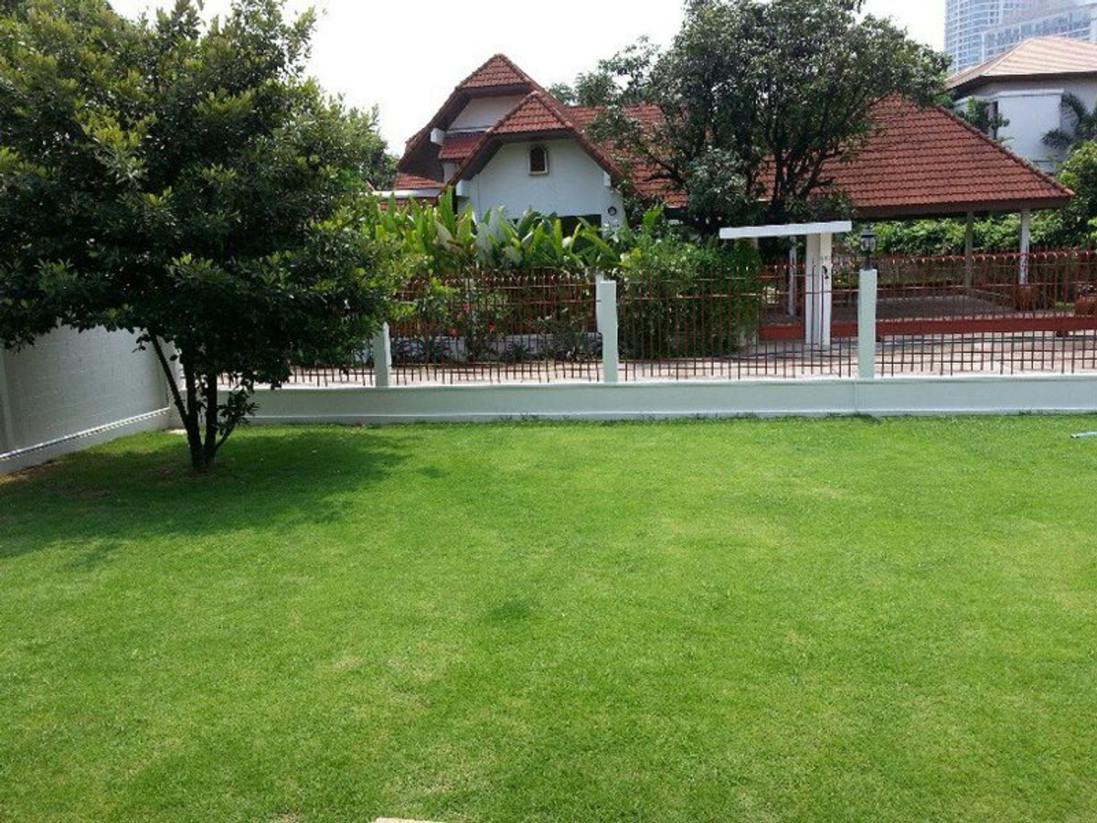 For RentHouseOnnut, Udomsuk : Single house, Suan Yai, Pridi Banomyong, 4 bedrooms, near the BTS.