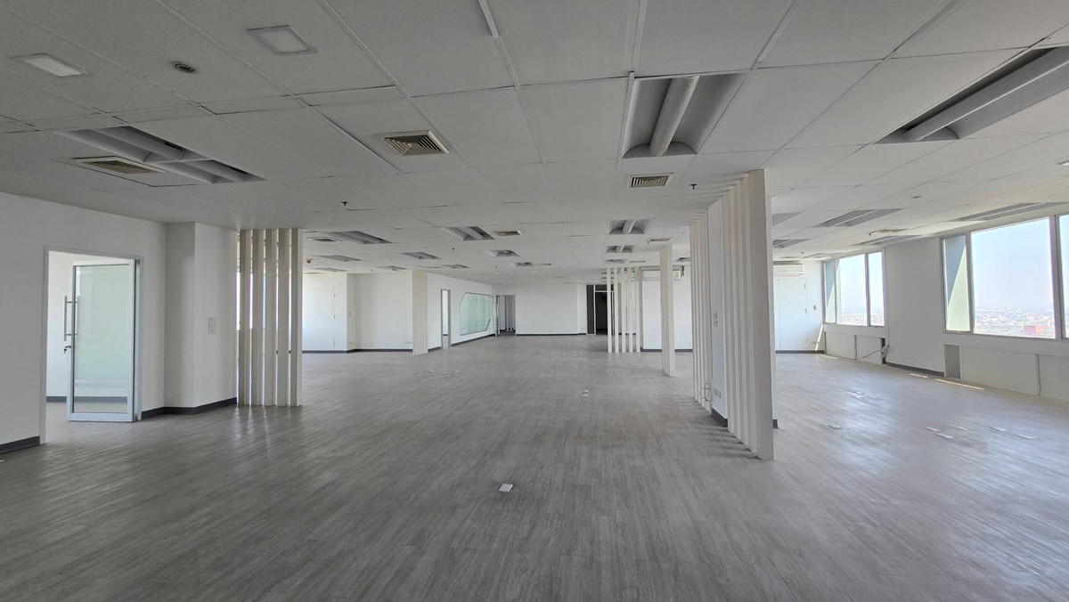 For RentOfficeRatchadapisek, Huaikwang, Suttisan : Office for rent, Forum Building Tower (Forum Tower) office space 572 sq m., 36th floor, location 184 Ratchadaphisek Road, Huai Khwang Subdistrict, Huai Khwang District, Bangkok 10310, next to the main Ratchada Road, near MRT Huai Khwang - Cultural Center.