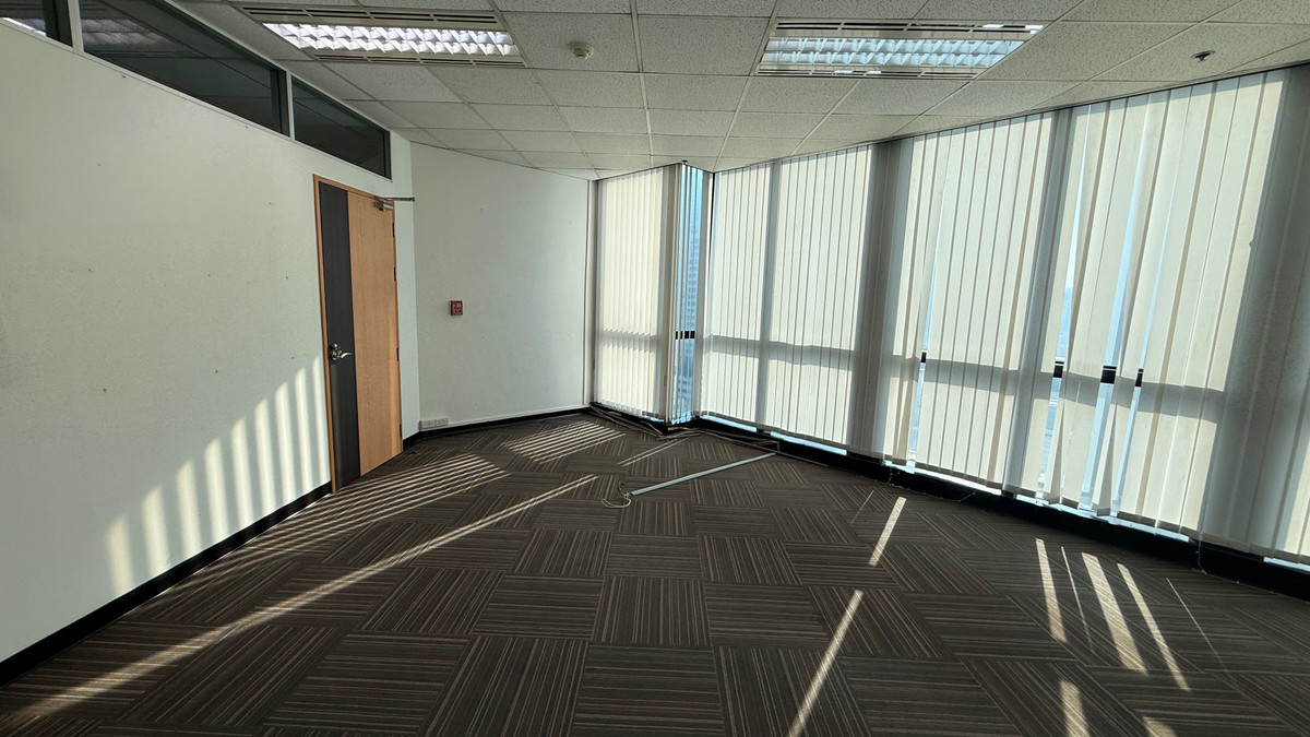 ให้เช่าสำนักงานสีลม ศาลาแดง บางรัก : ออฟฟิศให้เช่า I Modern office building ทำเลสีลม ใกล้รถไฟฟ้า