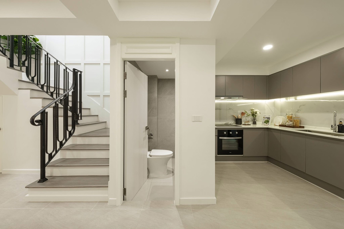 For SaleHouseSukhumvit, Asoke, Thonglor : Khlong Tan Niwet Village l Modern French Classic Home in the heart of Sukhumvit 77