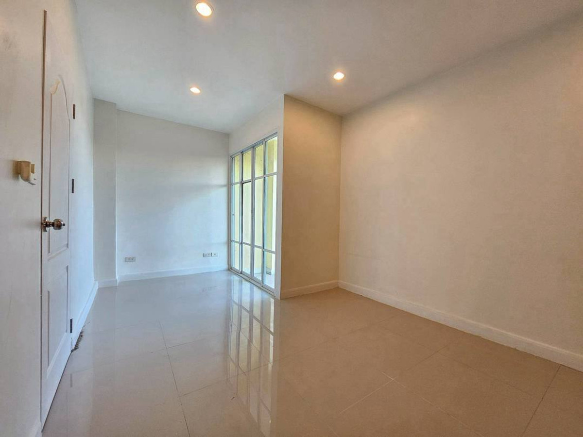 ขายทาวน์โฮมพระราม 2 บางขุนเทียน : ทาวน์โฮมหรู 3 ชั้น หลังริม พร้อมเฟอร์ หมู่บ้าน เดอะเบทโต้ เอกชัย–กัลปพฤกษ์