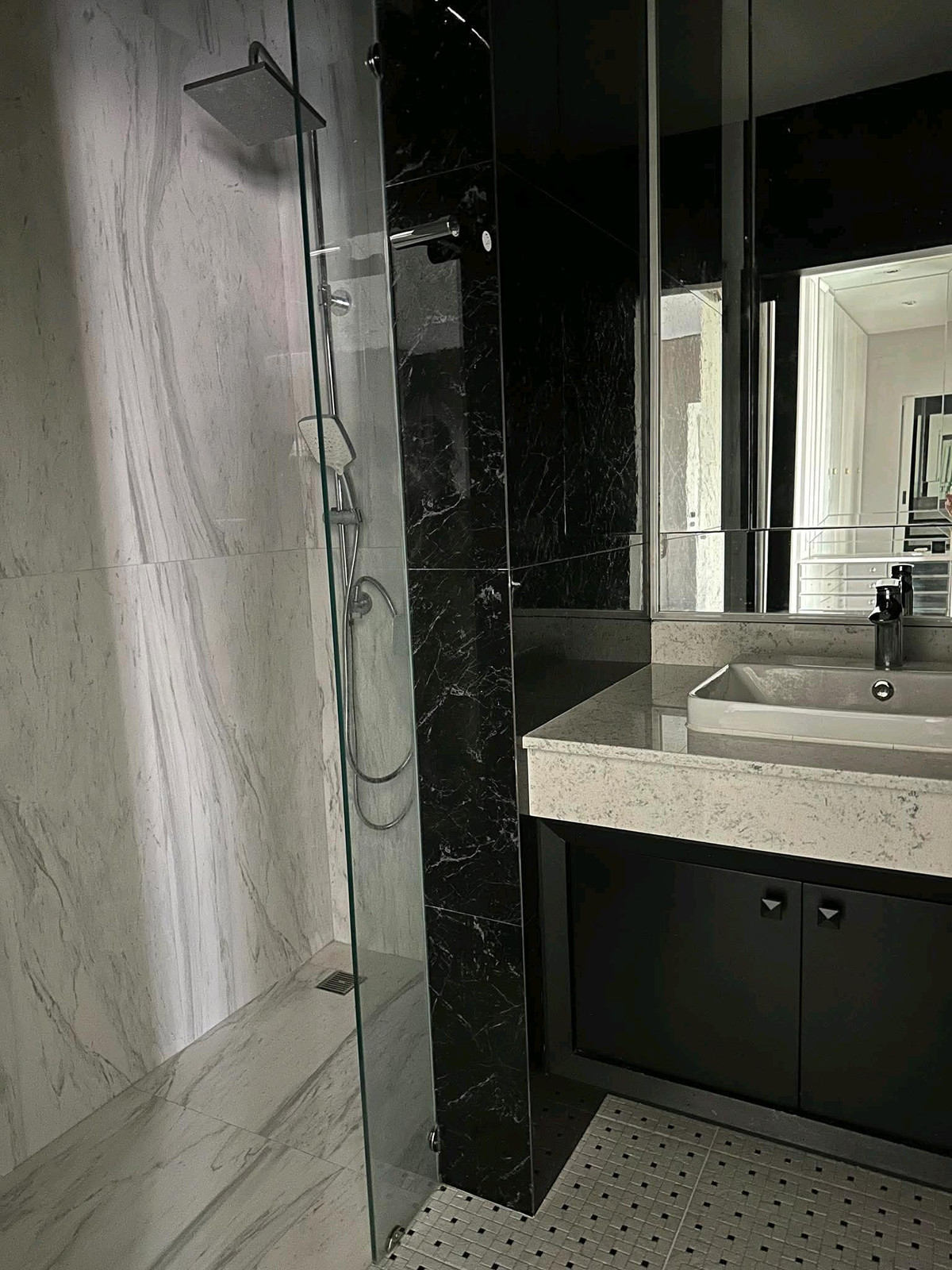 For RentHousePattanakan, Srinakarin : ✨ Krungthep Kreetha Zone A brand new house. Never been rented. Decorated in a modern, luxurious style. Comfortable to live in. Ready to move in immediately.