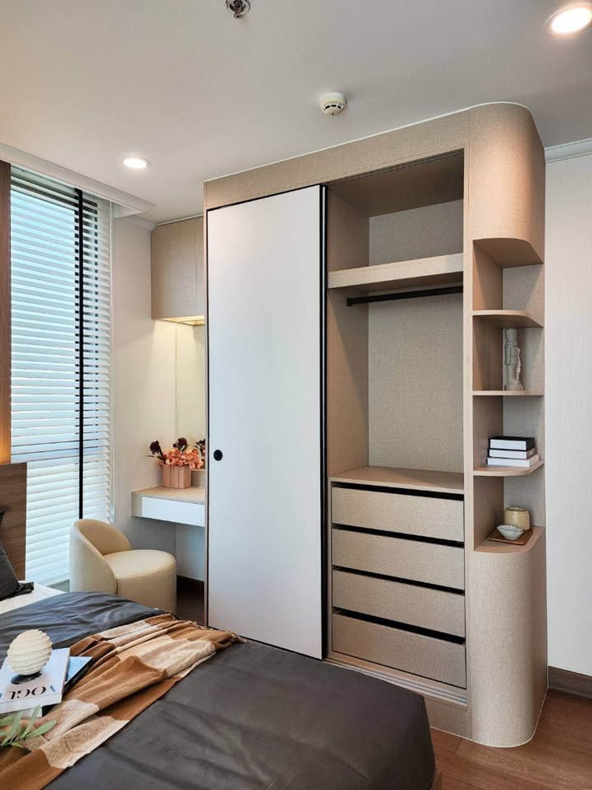 ให้เช่าคอนโดสุขุมวิท อโศก ทองหล่อ : PFD-07917 ให้เช่า Supalai Oriental Sukhumvit 39 ใกล้ MRT เพชรบุรี 2 นอน 79 ตรม. ชั้น 18 แต่งสวย