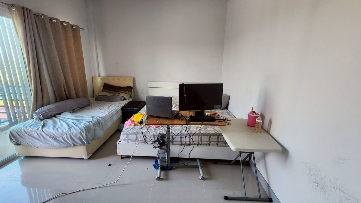 For SaleShop HouseCha-am Phetchaburi : 95641 - Cha-am commercial building for sale, good location next to 4 lane road.