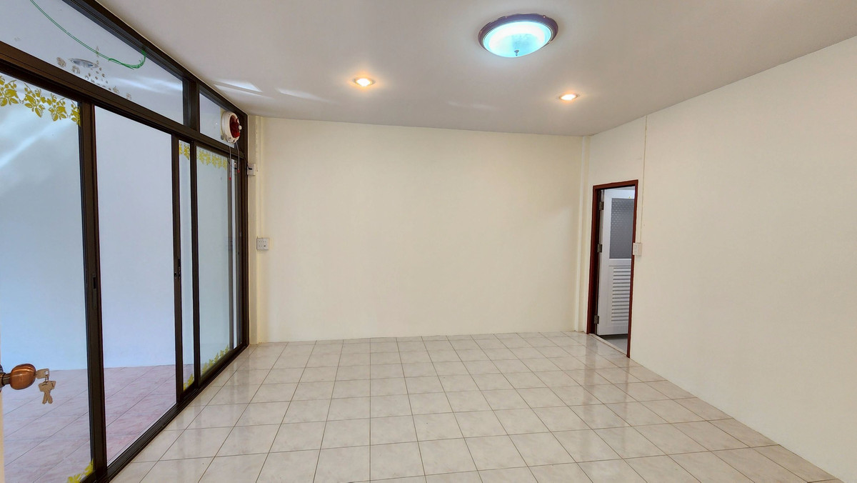 ขายบ้านชะอำ เพชรบุรี : 95639 - ขายบ้านชั้นเดียวหลังมุมเพิ่งรีโนเวทใหม่ อำเภอเมืองเพชรบุรี