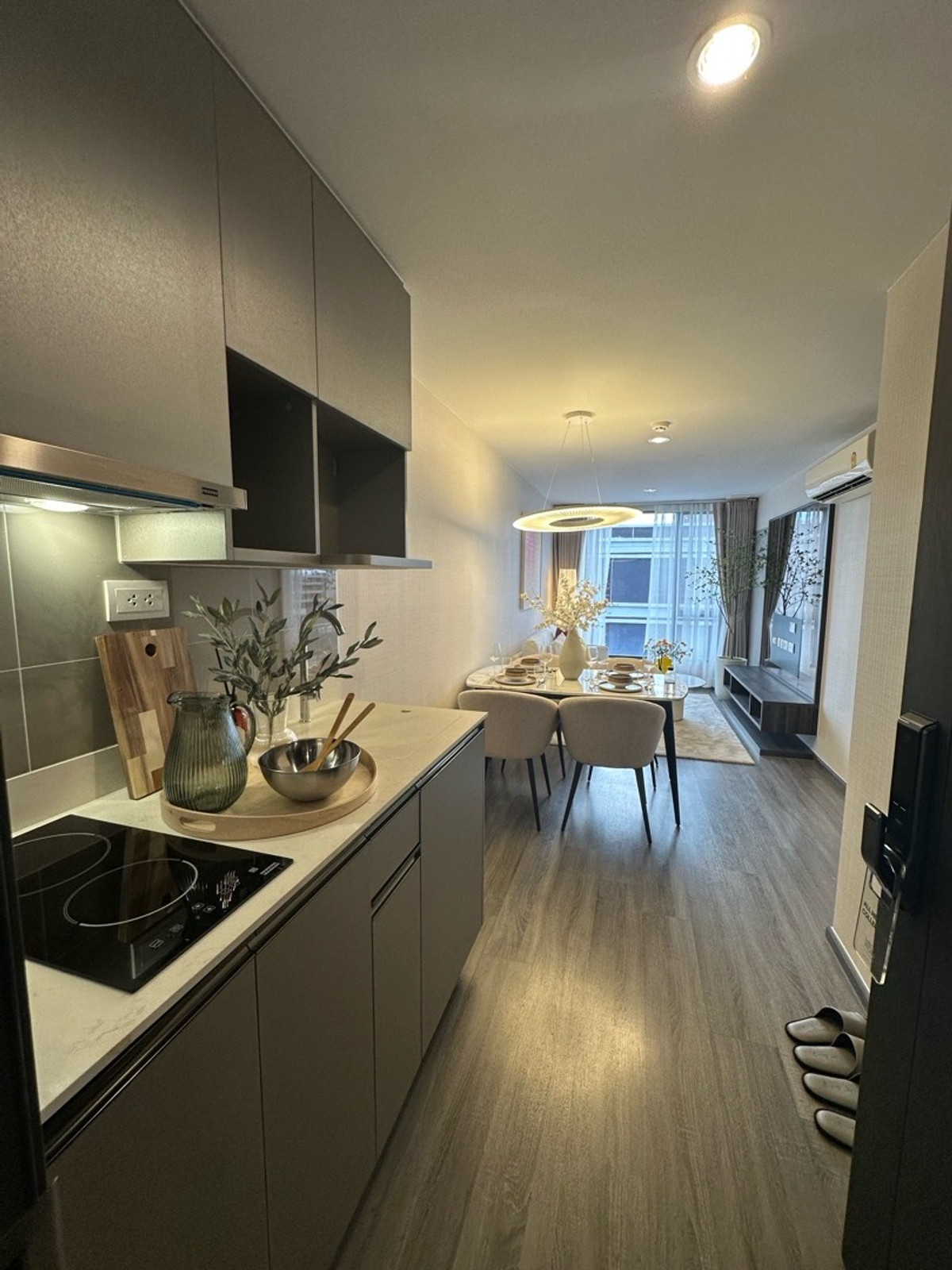 ให้เช่าคอนโดสุขุมวิท อโศก ทองหล่อ : ปล่อย 2 นอน 2 น้ำ 2 ที่จอด ใกล้ bts เอกมัย