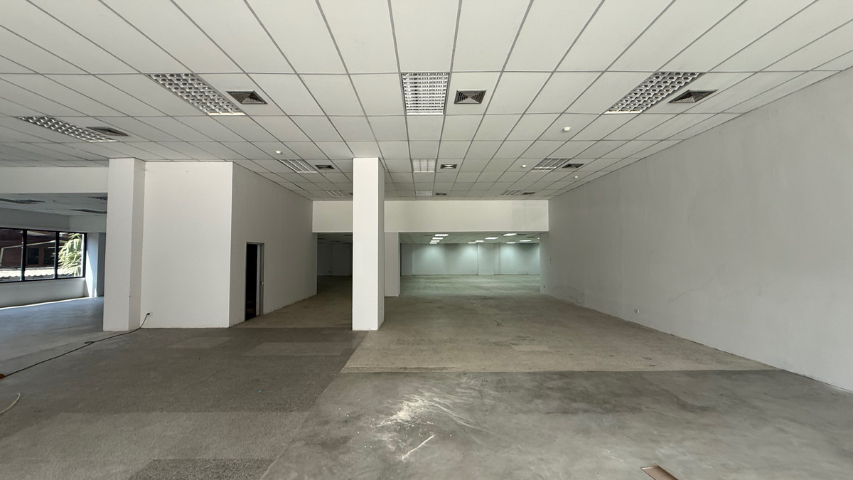 For RentShowroomRama9, Petchburi, RCA : Showroom Space for Rent – Rama 9 Area