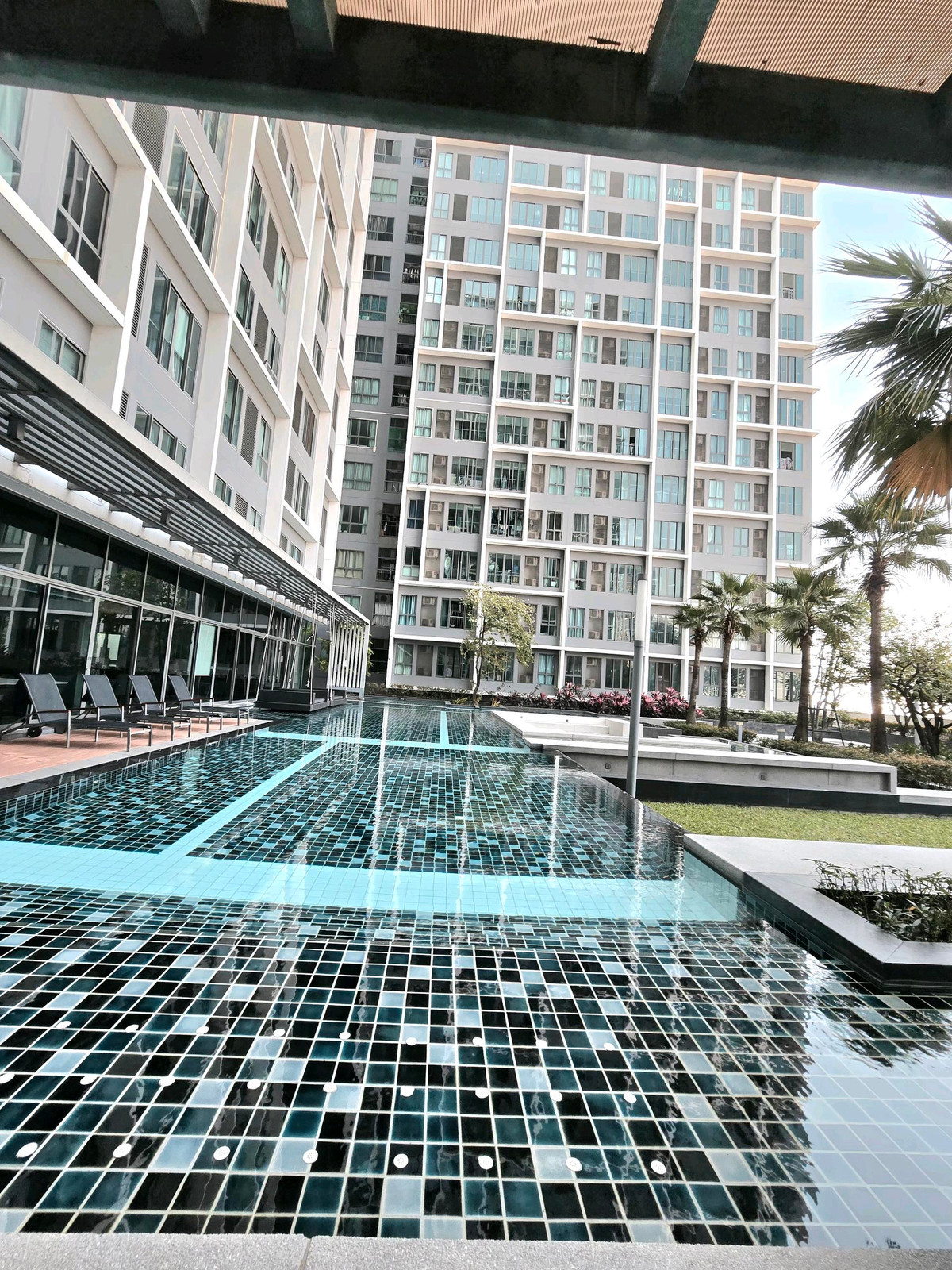 ขายคอนโดปิ่นเกล้า จรัญสนิทวงศ์ : ขายห้องชุด Ideo Mobi จรัญ อินเตอร์เชน 43 ตรม. 1 นอน/1น้ำ มีระเบียงกว้างกว่าห้องอื่น
