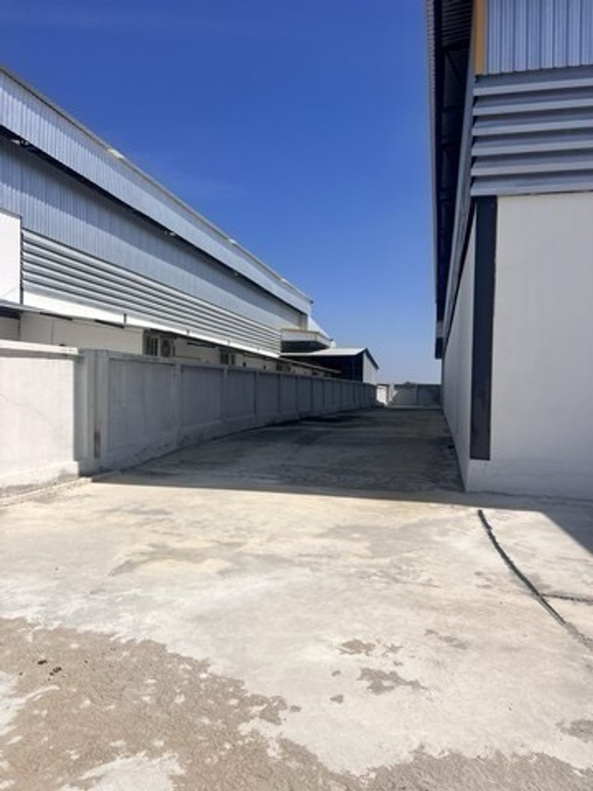 For RentWarehouseSamut Prakan,Samrong : Warehouse for rent, 5,200 square meters @ Bang Phli, Bang Pla, Bang Bo, Samut Prakan Province, suitable for stocking products and all types of light industry.
