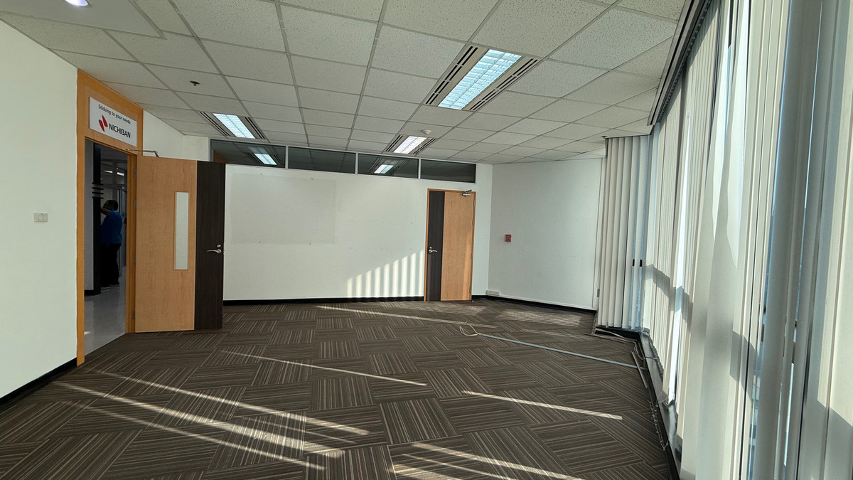 ให้เช่าสำนักงานสีลม ศาลาแดง บางรัก : ออฟฟิศให้เช่า I Modern office building ทำเลสีลม ใกล้รถไฟฟ้า