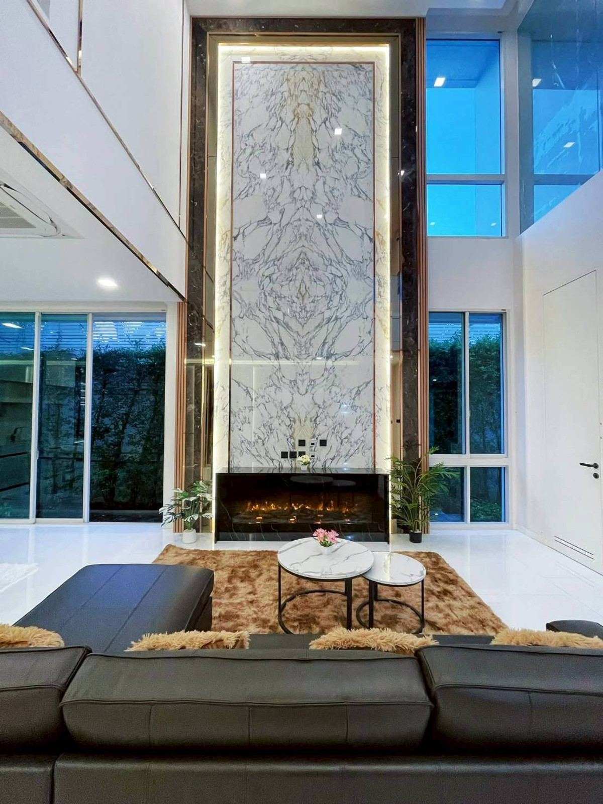 For RentHouseYothinpattana,CDC : VIVE Ekkamai–Ramintra 3-Storey Detached House with Lift for Rent, Fully Furnished Please call: 062-496-6454