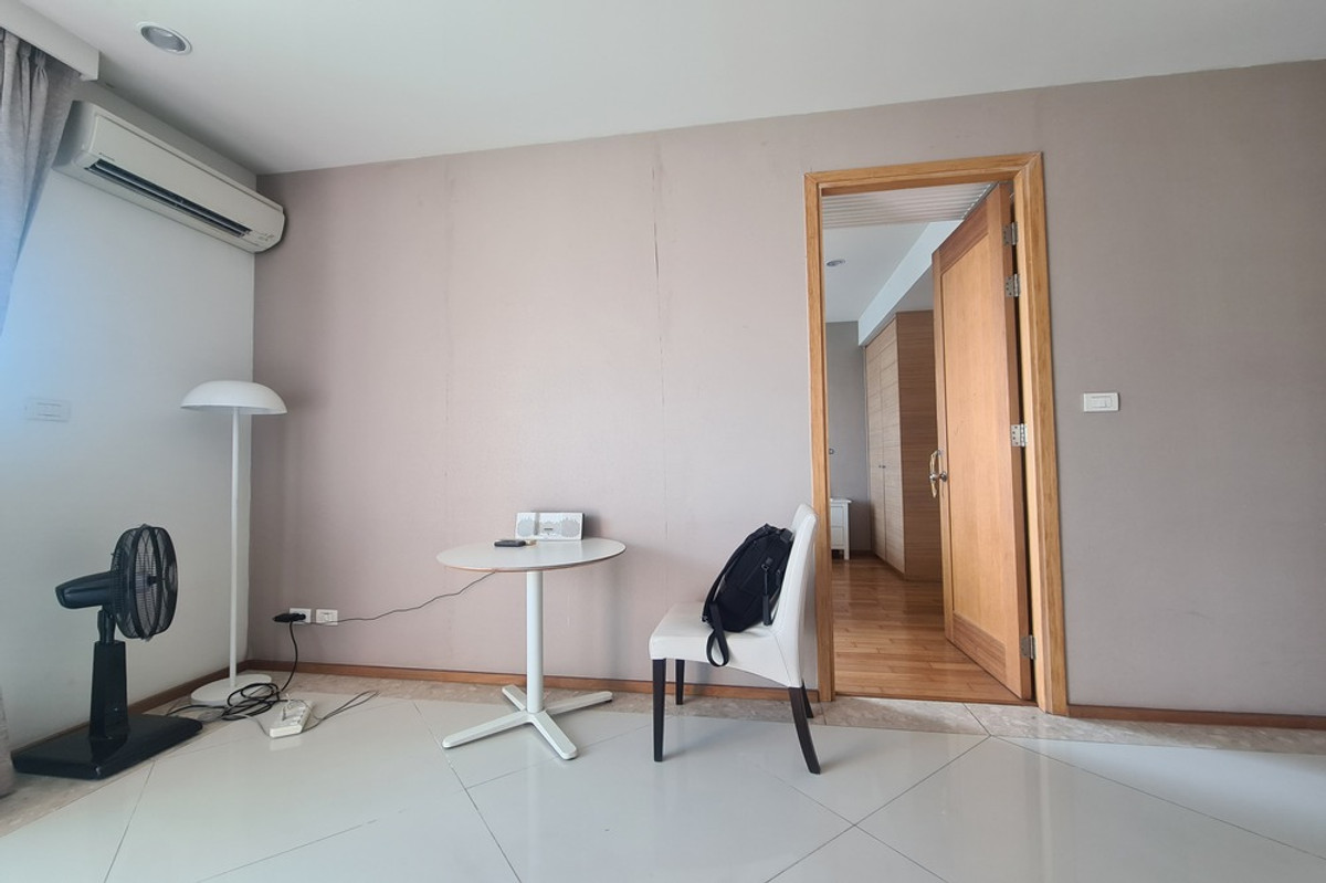 ขายคอนโดสาทร นราธิวาส : 🔥 สำหรับขาย !! ห้องอยู่ทิศเหนือ, วิวสวย !! 🔥 Code C20230600847..........The Empire Place, 1 ห้องนอน, 1 ห้องน้ำ, ชั้นสูง 27++, แต่งครบ, ราคาพิเศษ!!📣📣