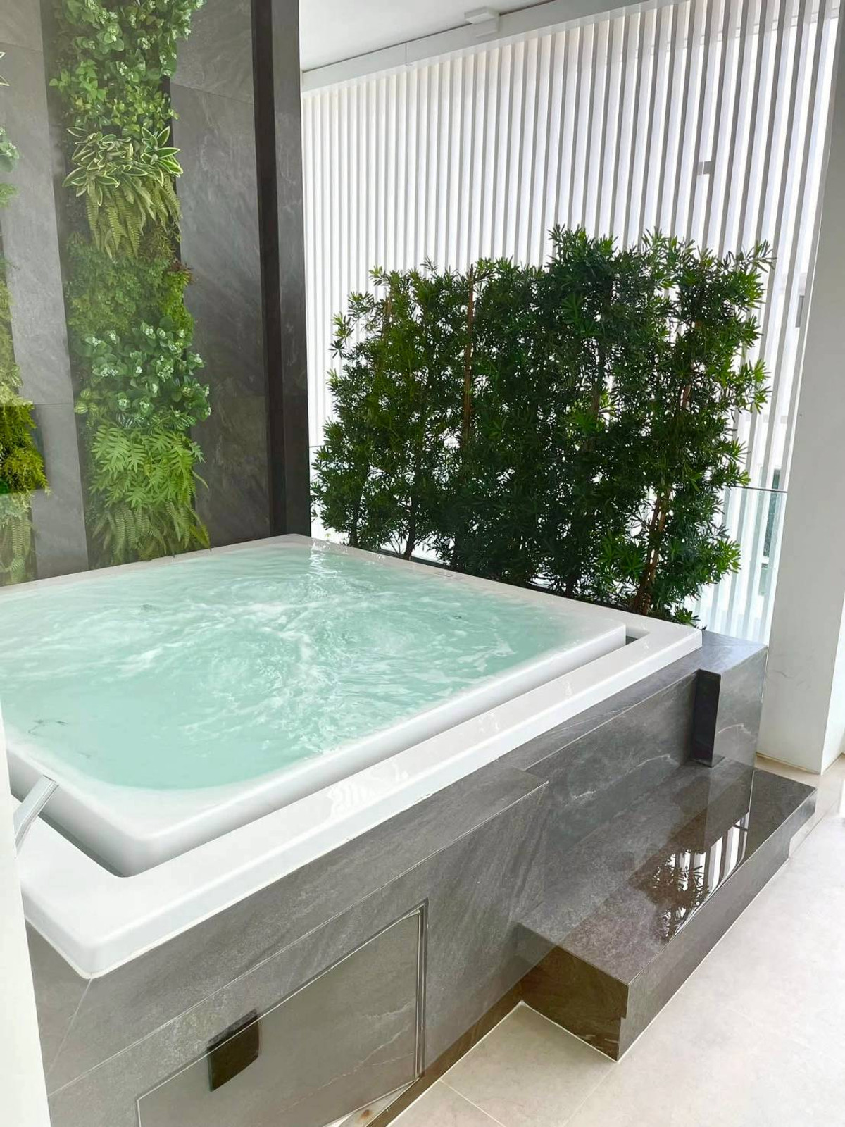 For RentHouseYothinpattana,CDC : VIVE Ekkamai–Ramintra 3-Storey Detached House with Lift for Rent, Fully Furnished Please call: 062-496-6454