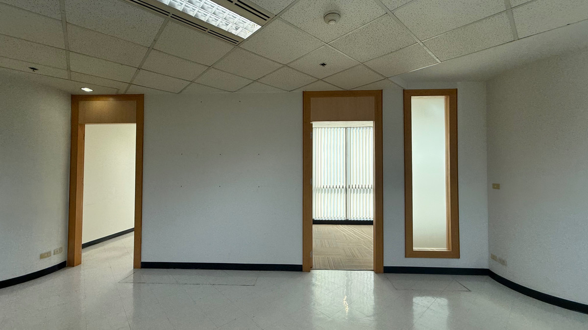 ให้เช่าสำนักงานสีลม ศาลาแดง บางรัก : ออฟฟิศให้เช่า I Modern office building ทำเลสีลม ใกล้รถไฟฟ้า