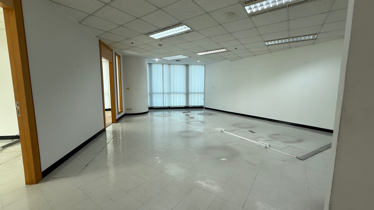 ให้เช่าสำนักงานสีลม ศาลาแดง บางรัก : ออฟฟิศให้เช่า I Modern office building ทำเลสีลม ใกล้รถไฟฟ้า