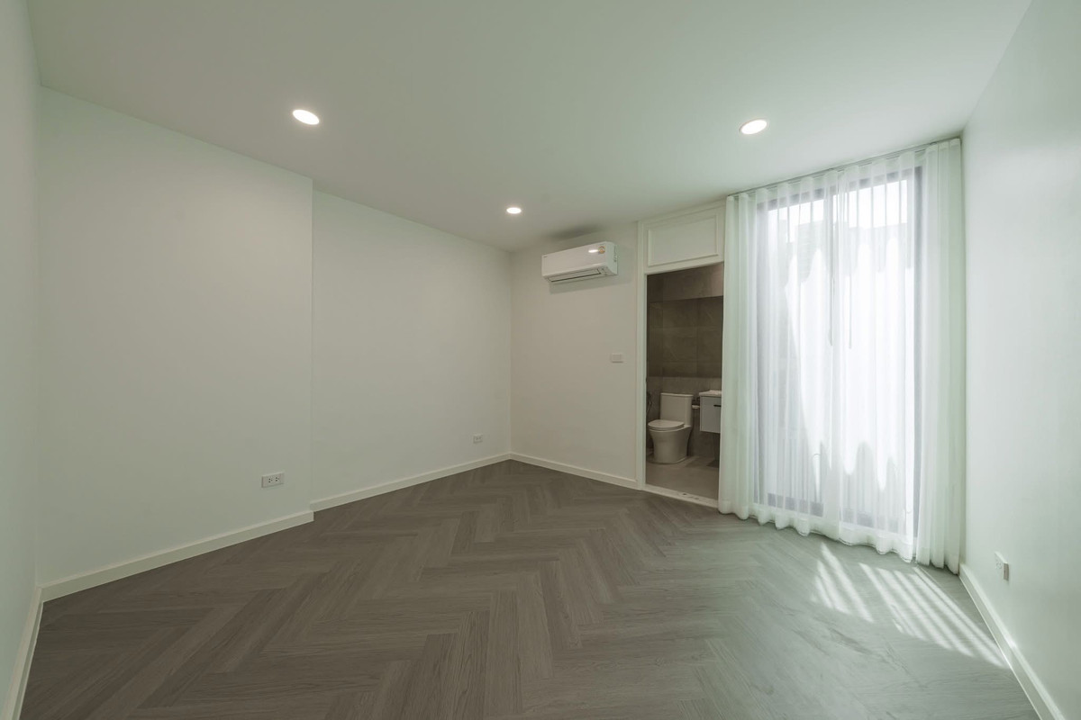 For SaleHouseSukhumvit, Asoke, Thonglor : Khlong Tan Niwet Village l Modern French Classic Home in the heart of Sukhumvit 77