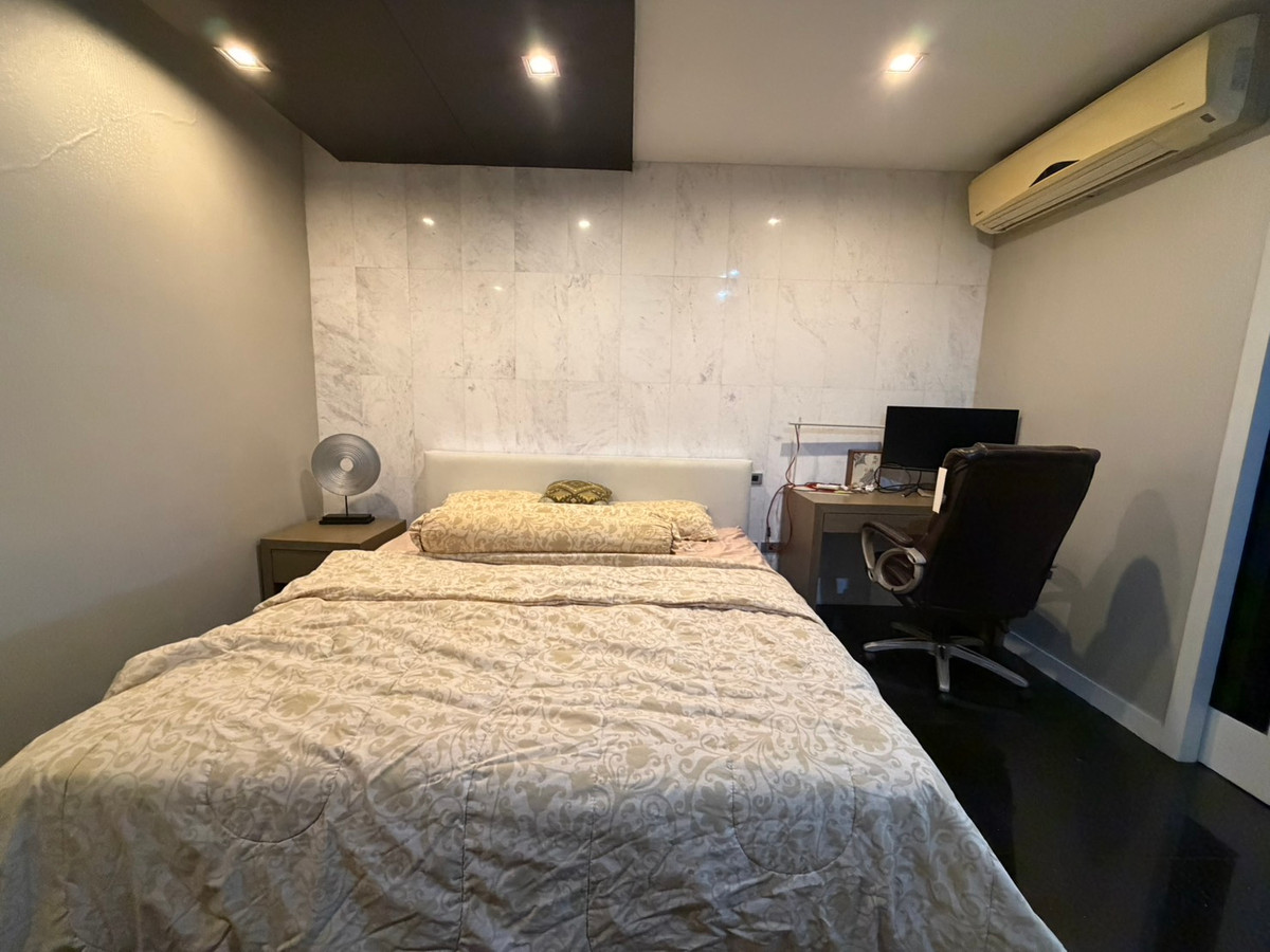 For RentCondoPattanakan, Srinakarin : Luxury condo for rent, Supalai Park Srinakarin, newly renovated, ready to move in. Next to the MRT Yellow Line