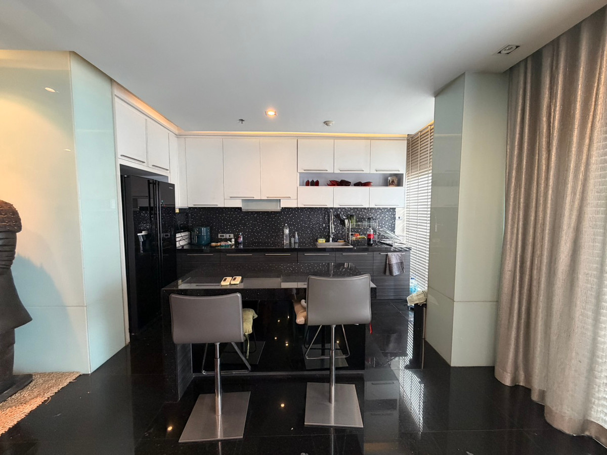 For RentCondoPattanakan, Srinakarin : Luxury condo for rent, Supalai Park Srinakarin, newly renovated, ready to move in. Next to the MRT Yellow Line