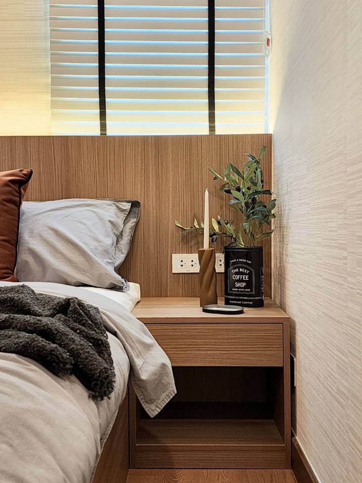 ให้เช่าคอนโดสุขุมวิท อโศก ทองหล่อ : PFD-07917 ให้เช่า Supalai Oriental Sukhumvit 39 ใกล้ MRT เพชรบุรี 2 นอน 79 ตรม. ชั้น 18 แต่งสวย