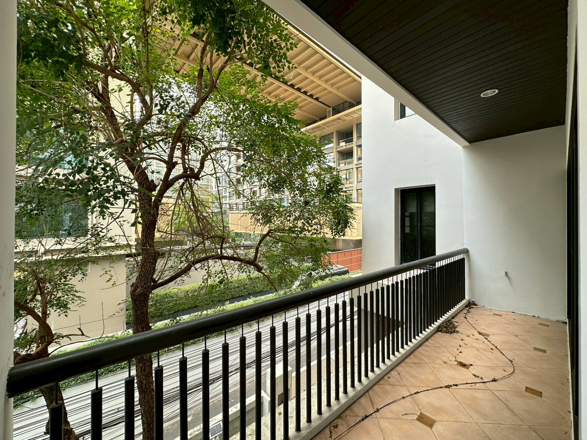 ให้เช่าคอนโดวิทยุ ชิดลม หลังสวน : For rent family Condo in Ploenchit area!🔥 3+1 bedroom with spacious 240 sq.m fully furnished near BTS Chidlom and Velaa 