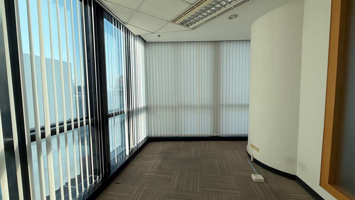 ให้เช่าสำนักงานสีลม ศาลาแดง บางรัก : ออฟฟิศให้เช่า I Modern office building ทำเลสีลม ใกล้รถไฟฟ้า