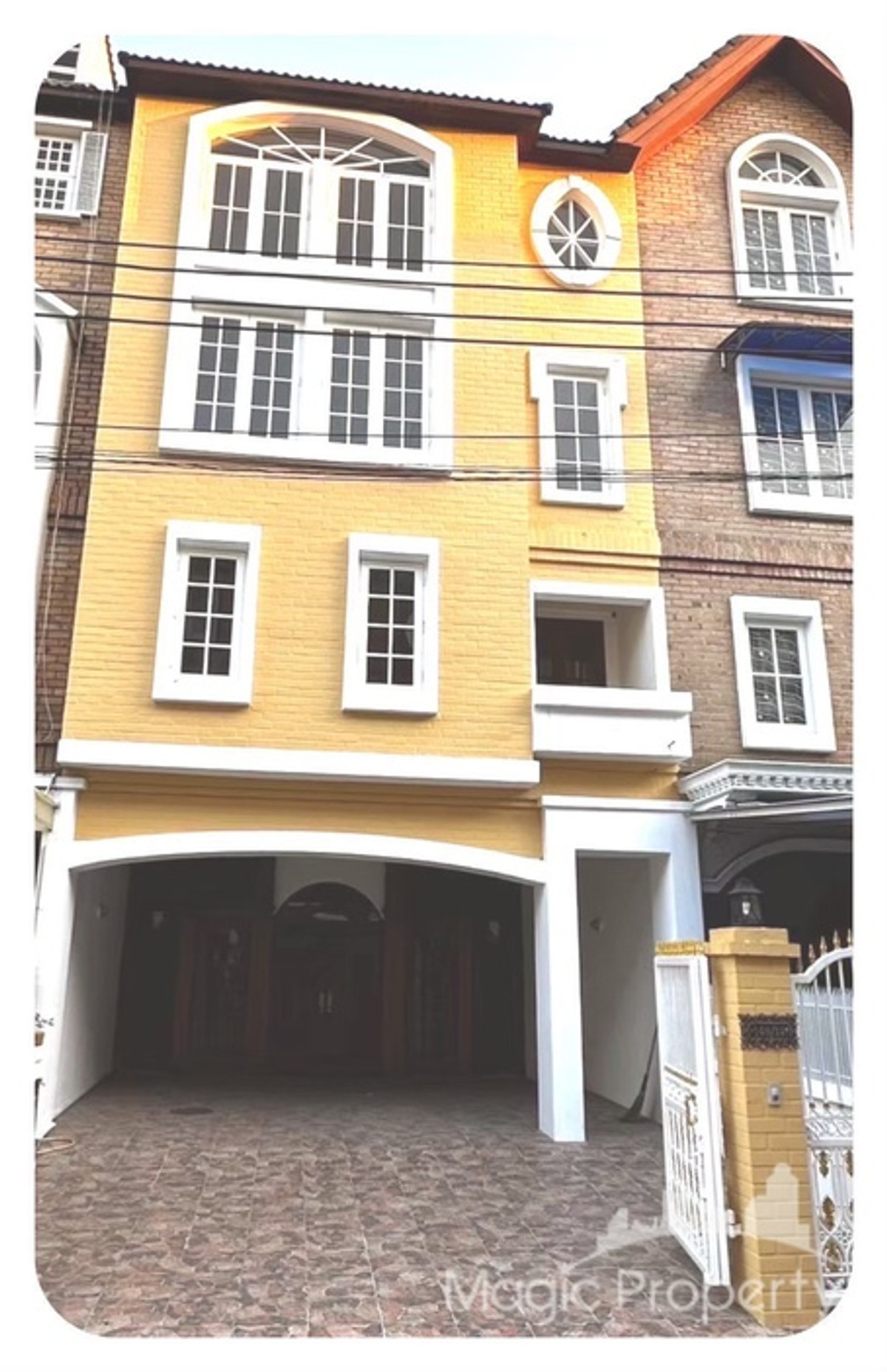 ให้เช่าทาวน์โฮมสาทร นราธิวาส : ให้เช่าทาวน์เฮ้าส์ 4 ห้องนอน ใน เย็นอากาศเรสซิเดนซ์ ซอยประสาทสุข แขวงช่องนนทรี เขตยานนาวา กรุงเทพมหานคร