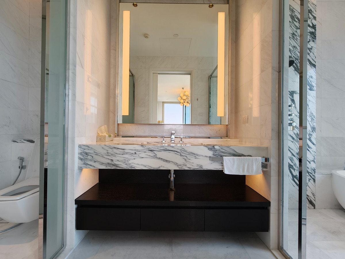 ให้เช่าคอนโดสาทร นราธิวาส : Branded Residence สุดหรูริมน้ำ Four Seasons - ยูนิตสไตล์ Oriental พร้อมวิวแม่น้ำ paranoma