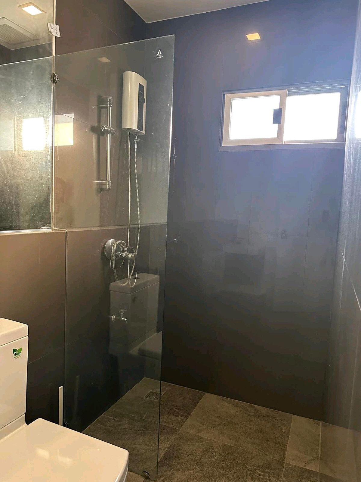 For RentHousePattanakan, Srinakarin : ✨ Krungthep Kreetha Zone A brand new house. Never been rented. Decorated in a modern, luxurious style. Comfortable to live in. Ready to move in immediately.